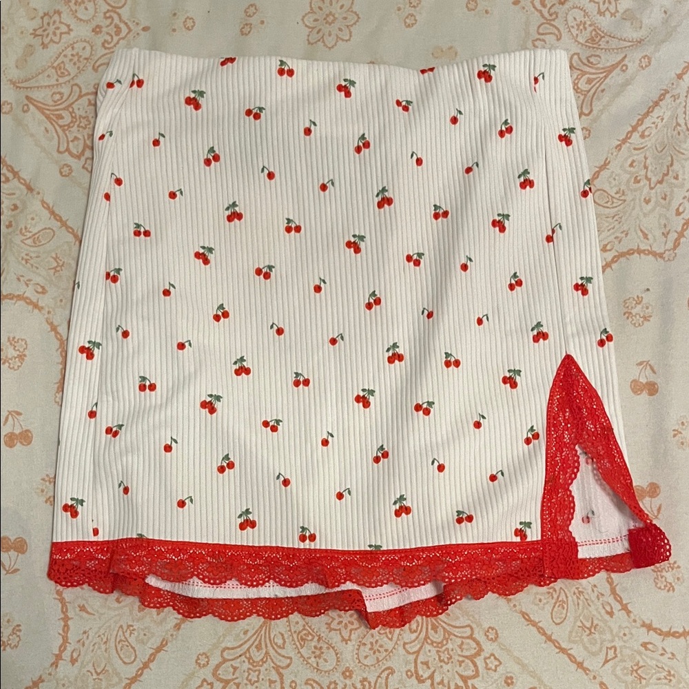 Divided White Skirt with Cherry Pattern
